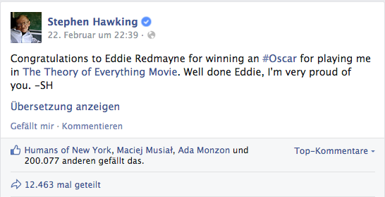 Screenshot des Facebook-Postings von Stephen Hawking: "Congratulations to Eddie Redmayne for winning an #Oscar for playing me in The Theory of Everything. Well done Eddie, I'm very proud of you. - SH". Dieser Post gefällt 200.080 Menschen und wurde 12.463 Mal geteilt.