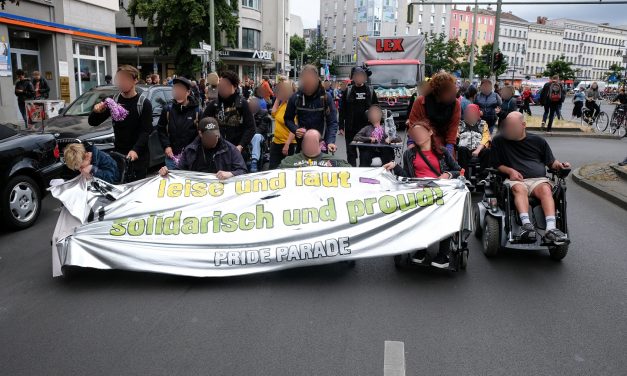 Behindert und verrückt feiern – Die Disability & Mad Pride Parade